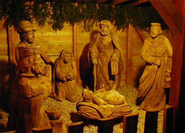 Weihnachtskrippe Krippenfiguren Weihnachtsmarkt Mosbach, Maria, Josef, Jesuskind, die drei Heiligen Könige, Ochs und Esel. 
